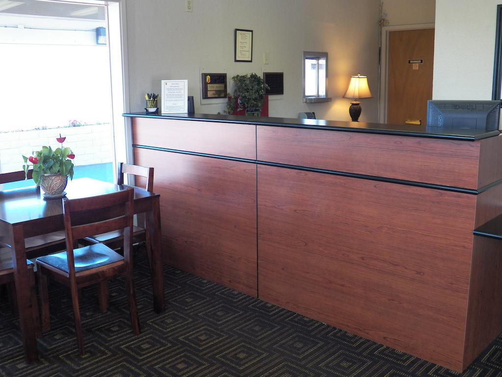 Super 8 By Wyndham Fort Bragg Zewnętrze zdjęcie