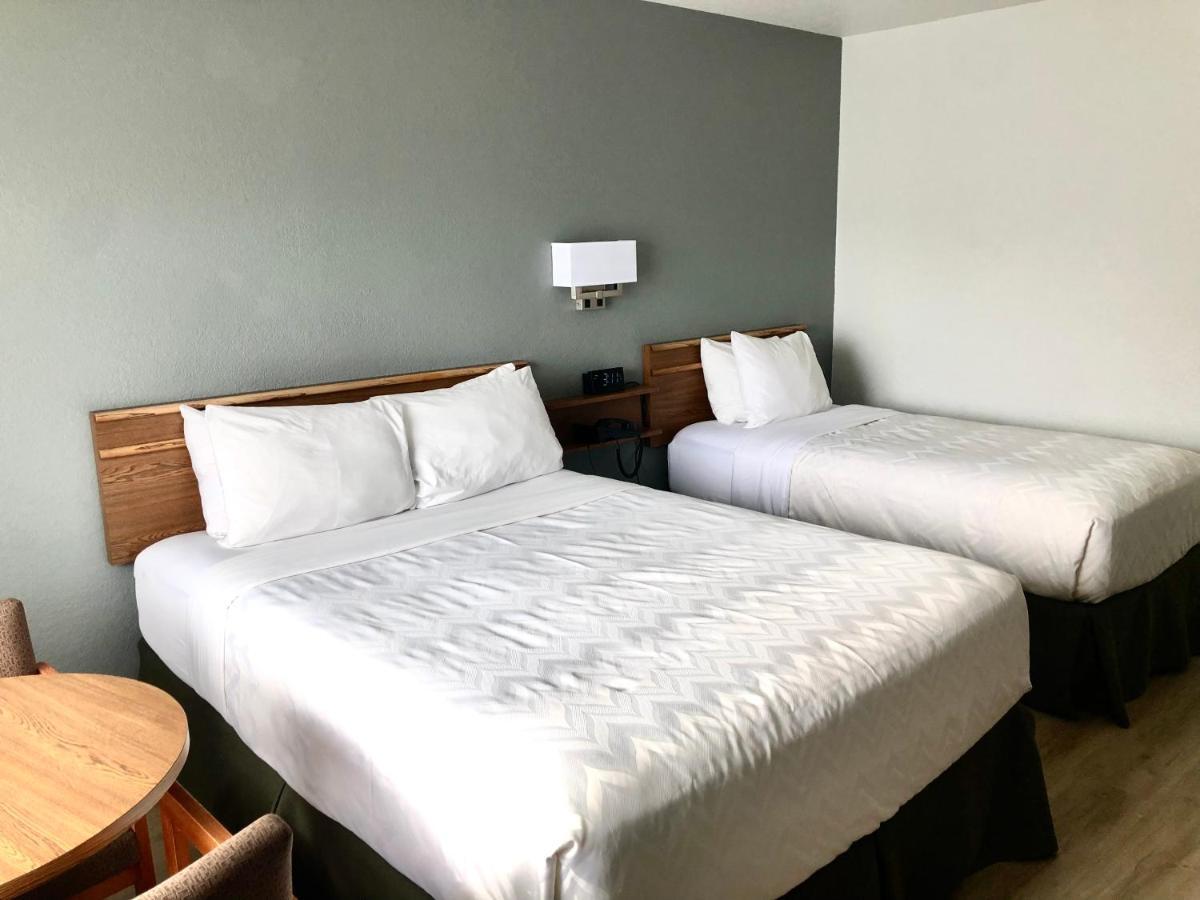 Super 8 By Wyndham Fort Bragg Zewnętrze zdjęcie