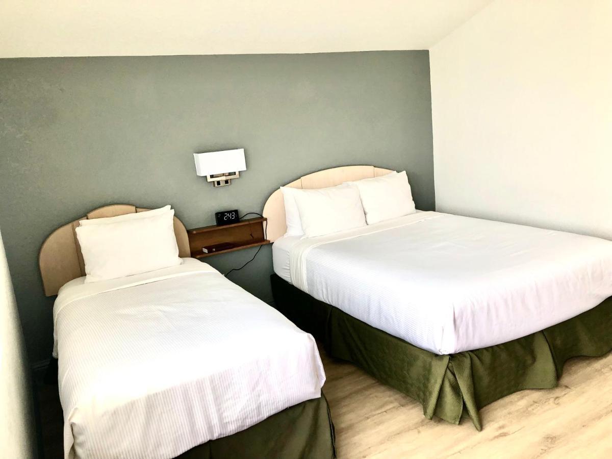 Super 8 By Wyndham Fort Bragg Zewnętrze zdjęcie