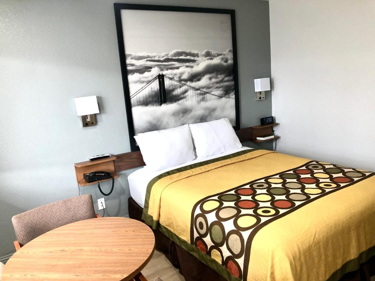 Super 8 By Wyndham Fort Bragg Zewnętrze zdjęcie