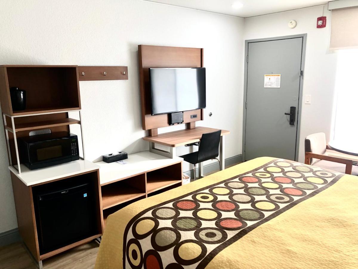 Super 8 By Wyndham Fort Bragg Zewnętrze zdjęcie