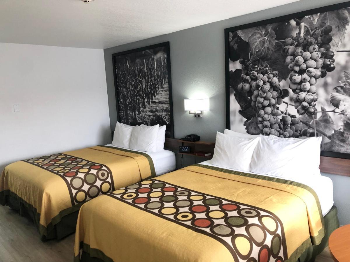 Super 8 By Wyndham Fort Bragg Zewnętrze zdjęcie