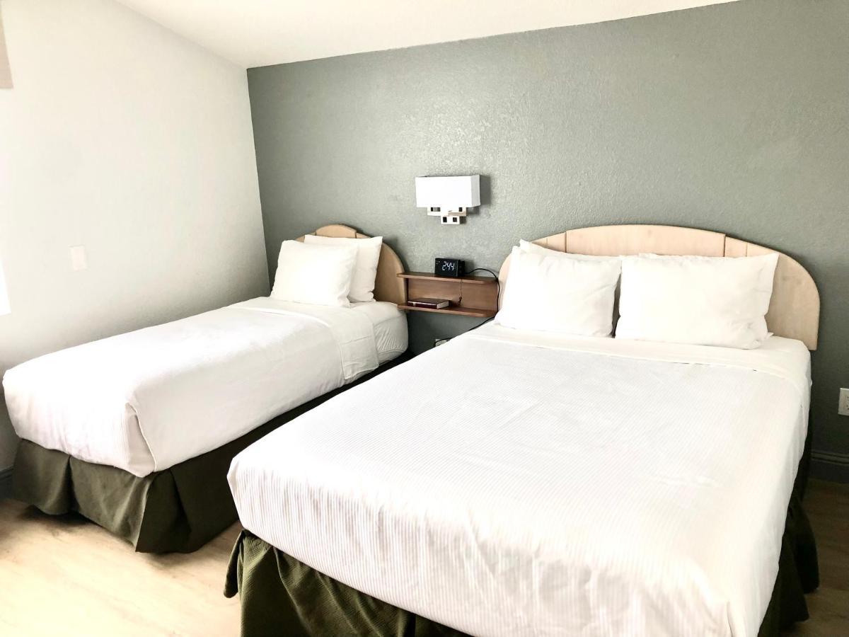 Super 8 By Wyndham Fort Bragg Zewnętrze zdjęcie