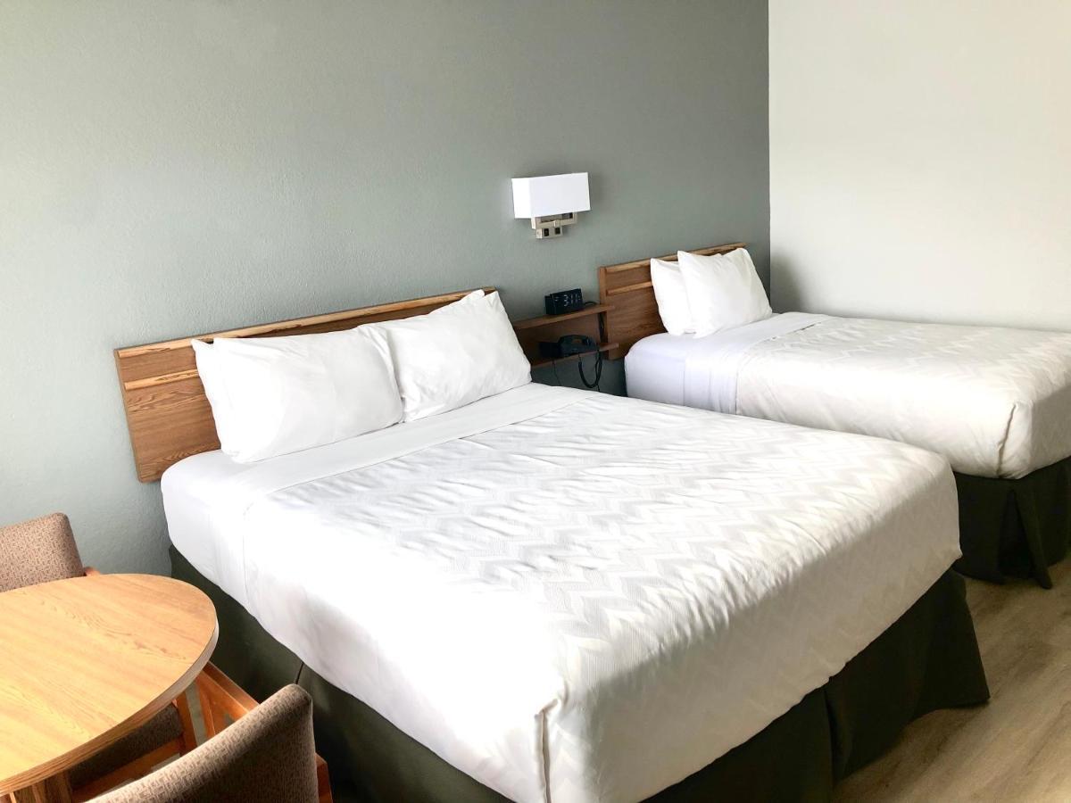 Super 8 By Wyndham Fort Bragg Zewnętrze zdjęcie