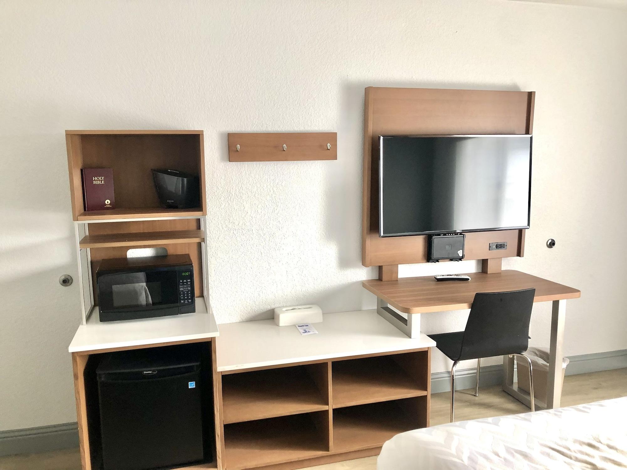 Super 8 By Wyndham Fort Bragg Zewnętrze zdjęcie