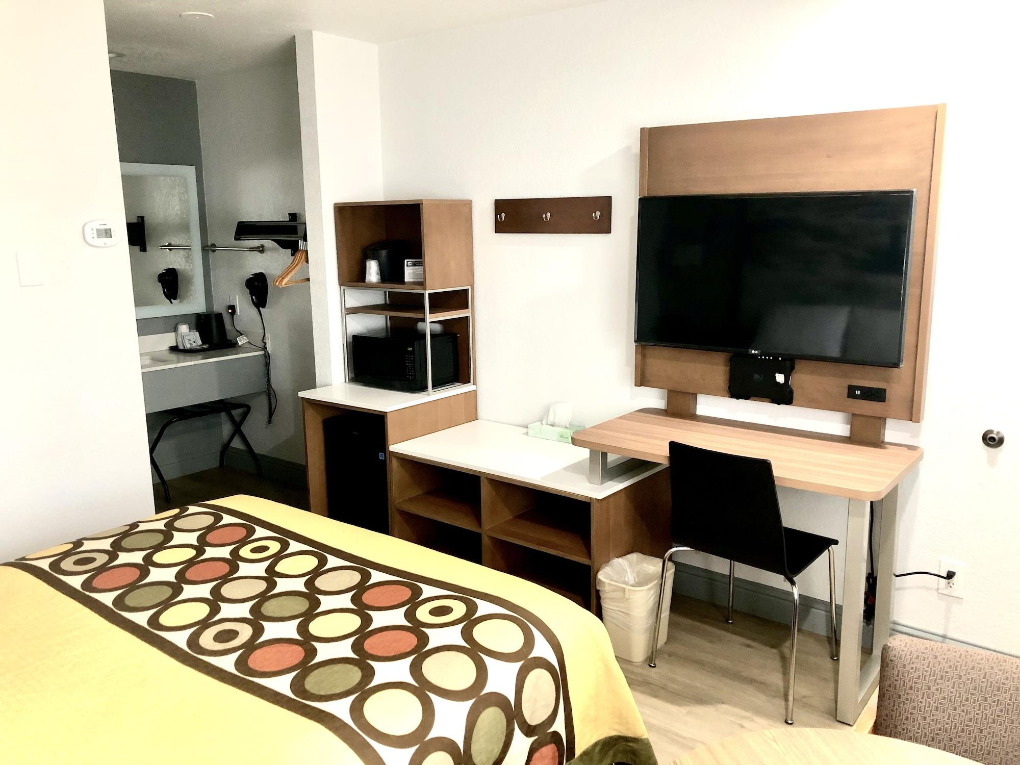 Super 8 By Wyndham Fort Bragg Zewnętrze zdjęcie