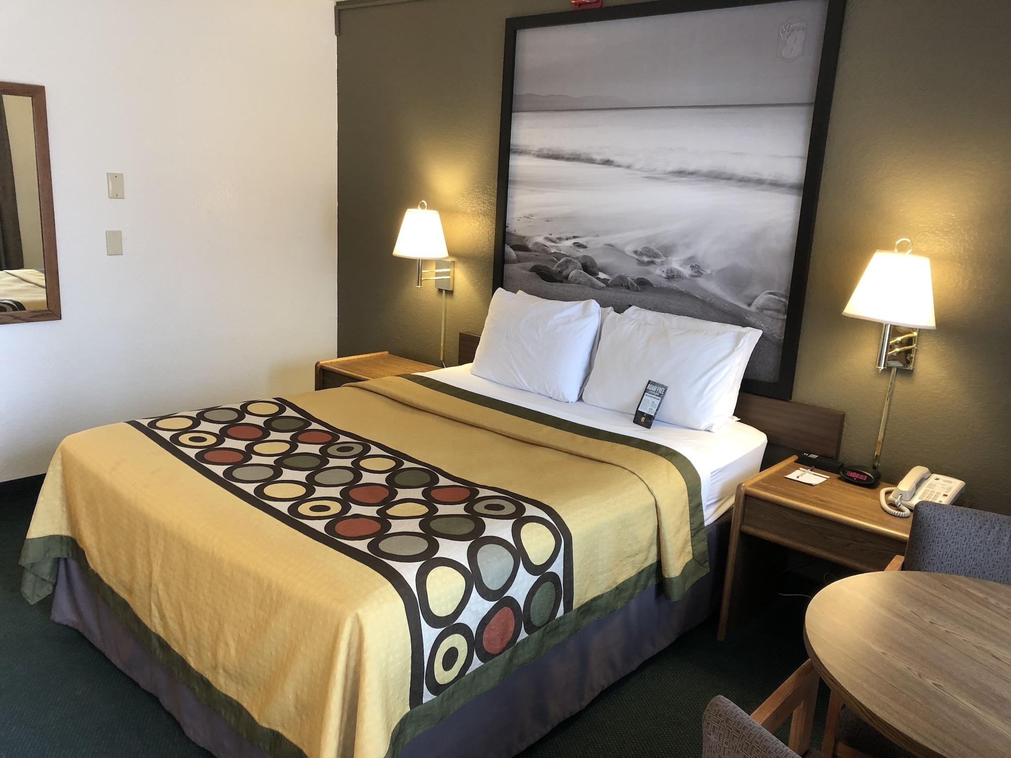 Super 8 By Wyndham Fort Bragg Zewnętrze zdjęcie