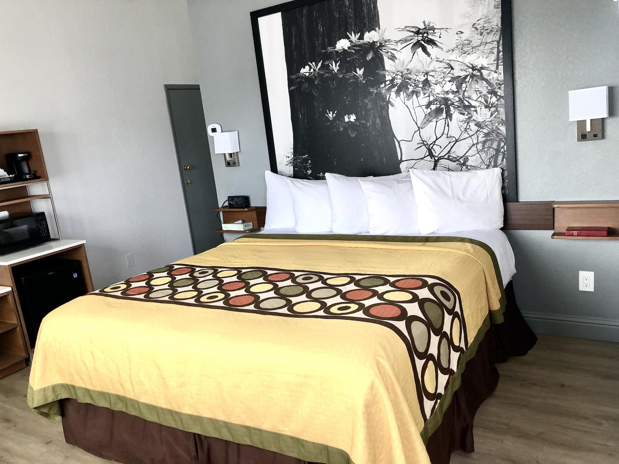 Super 8 By Wyndham Fort Bragg Zewnętrze zdjęcie