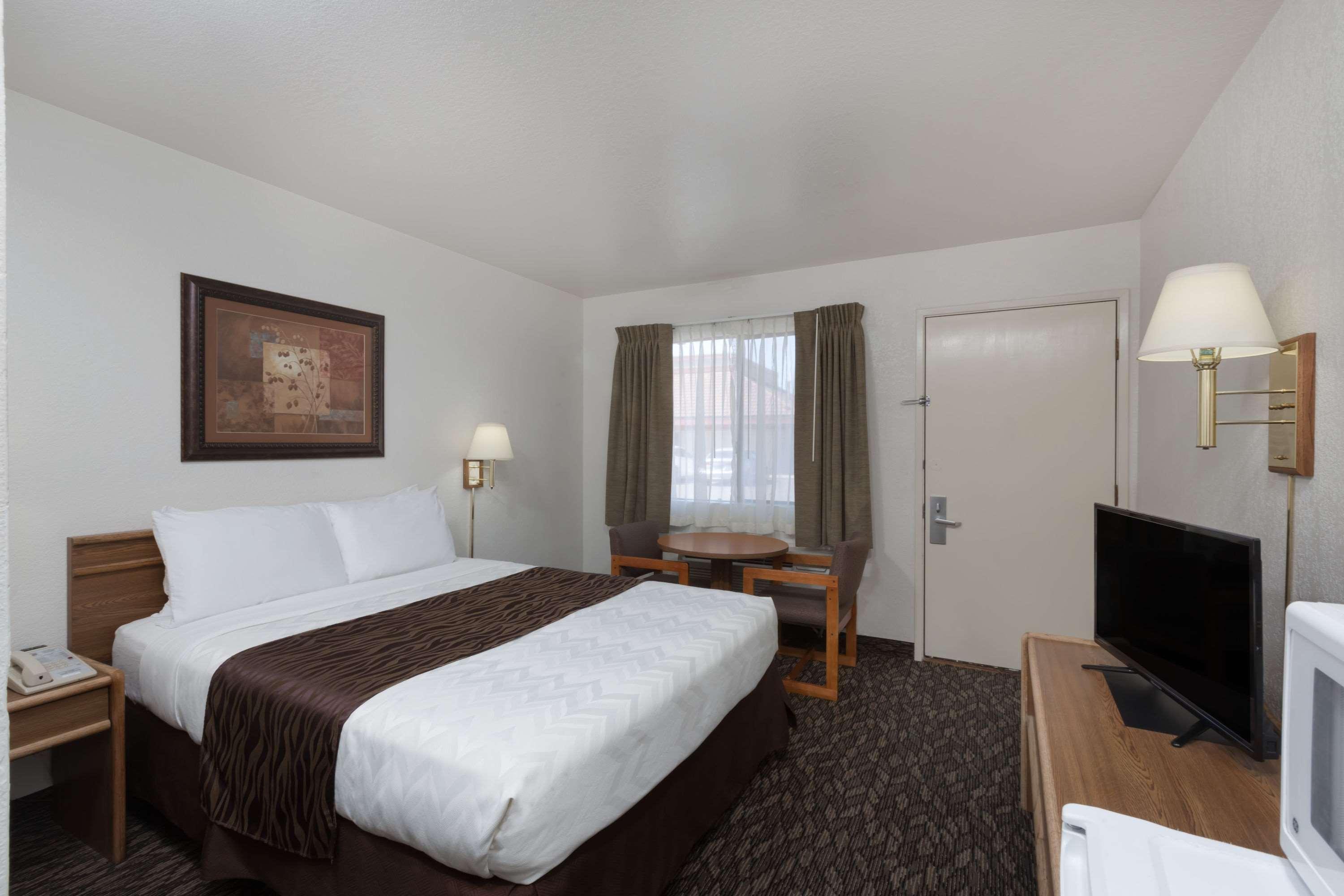 Super 8 By Wyndham Fort Bragg Zewnętrze zdjęcie