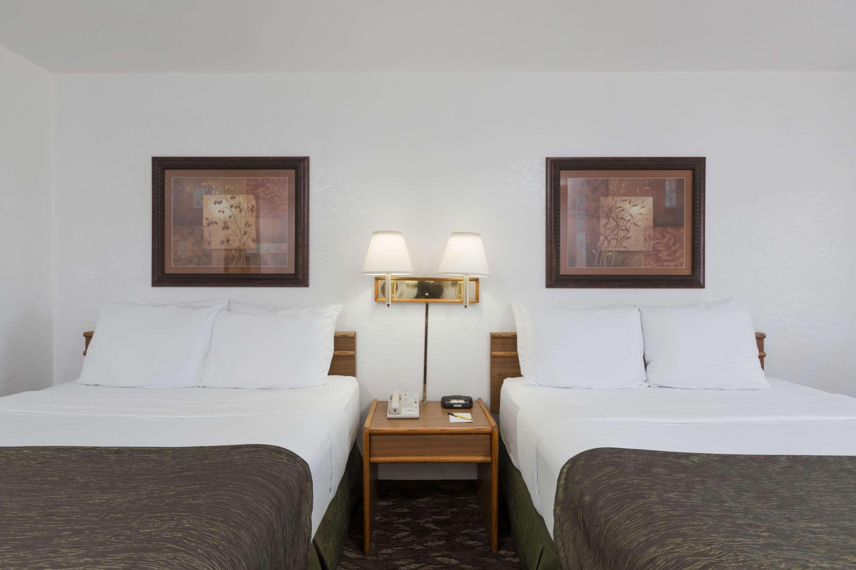 Super 8 By Wyndham Fort Bragg Zewnętrze zdjęcie