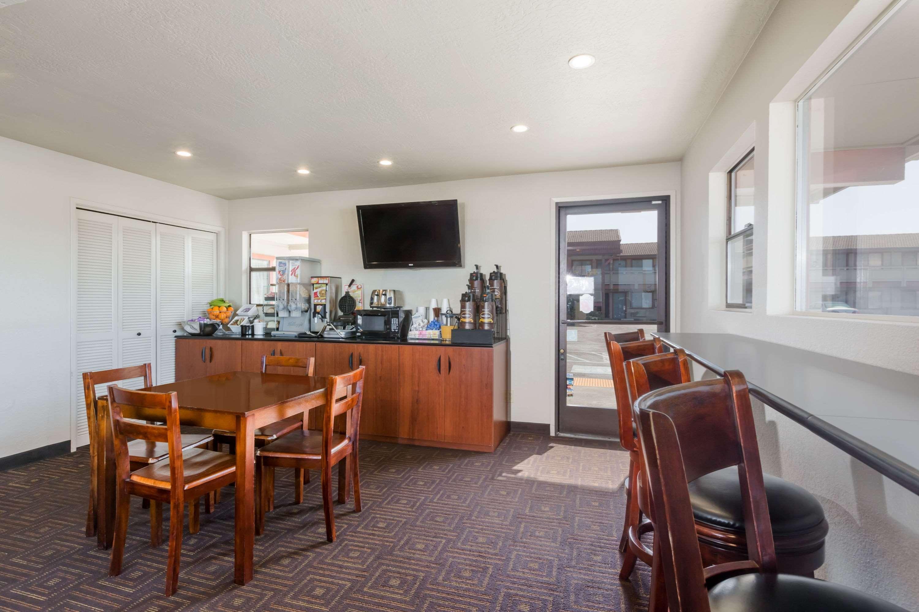 Super 8 By Wyndham Fort Bragg Zewnętrze zdjęcie