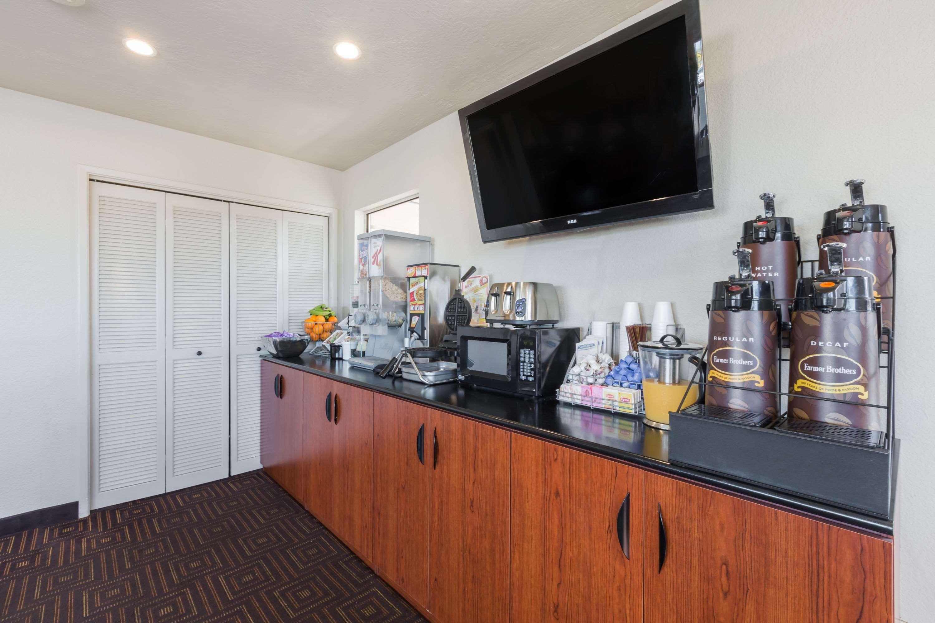 Super 8 By Wyndham Fort Bragg Zewnętrze zdjęcie