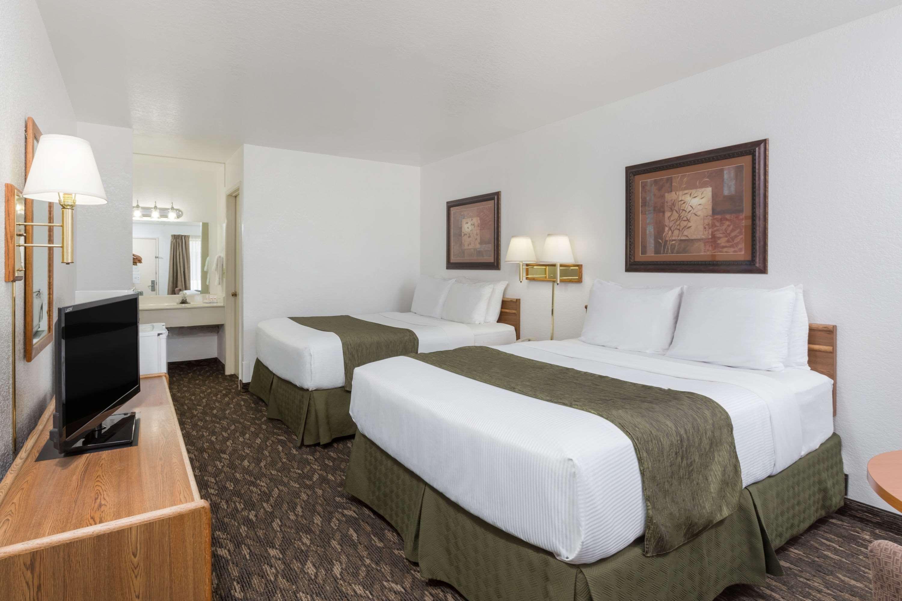 Super 8 By Wyndham Fort Bragg Zewnętrze zdjęcie