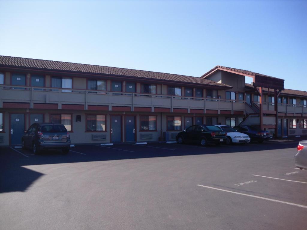 Super 8 By Wyndham Fort Bragg Zewnętrze zdjęcie