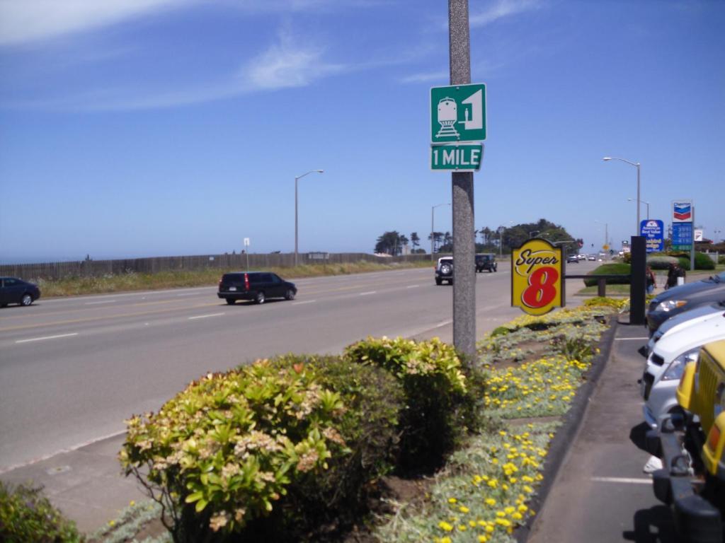 Super 8 By Wyndham Fort Bragg Zewnętrze zdjęcie
