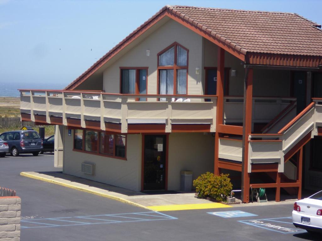 Super 8 By Wyndham Fort Bragg Zewnętrze zdjęcie