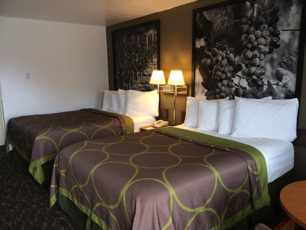 Super 8 By Wyndham Fort Bragg Zewnętrze zdjęcie