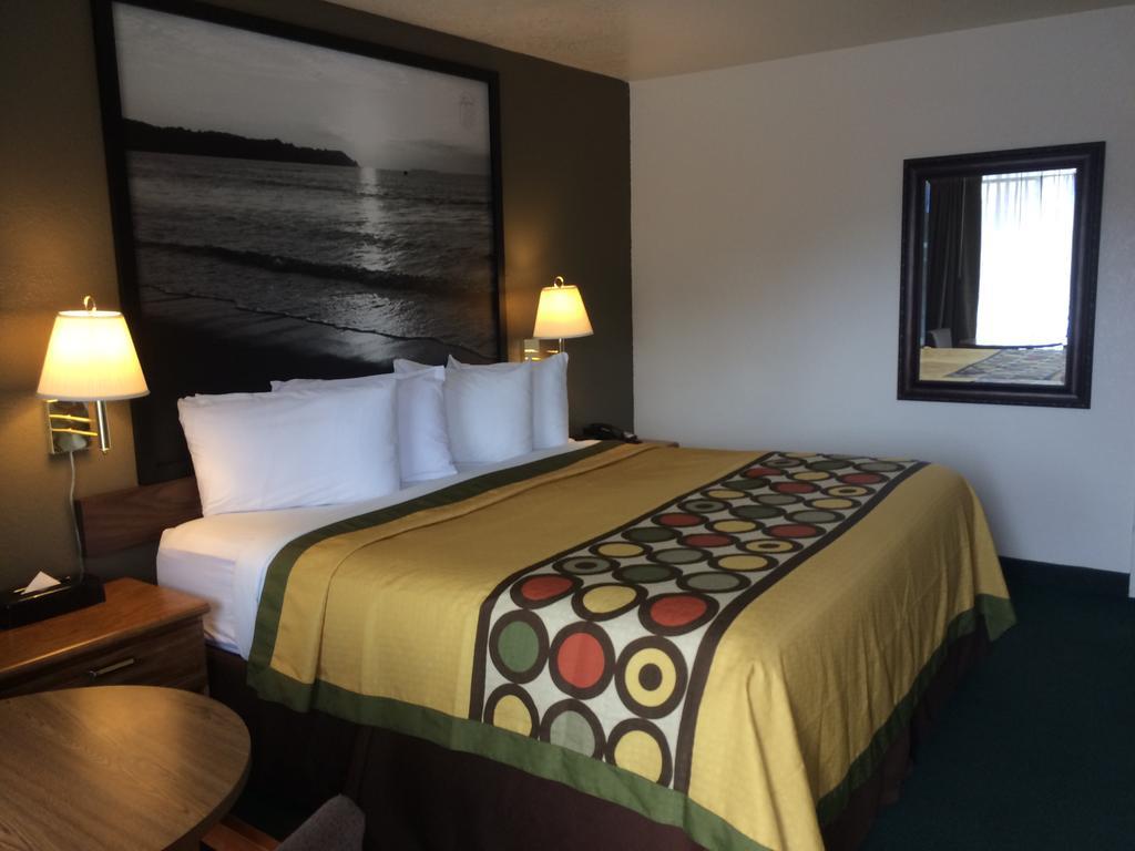 Super 8 By Wyndham Fort Bragg Zewnętrze zdjęcie