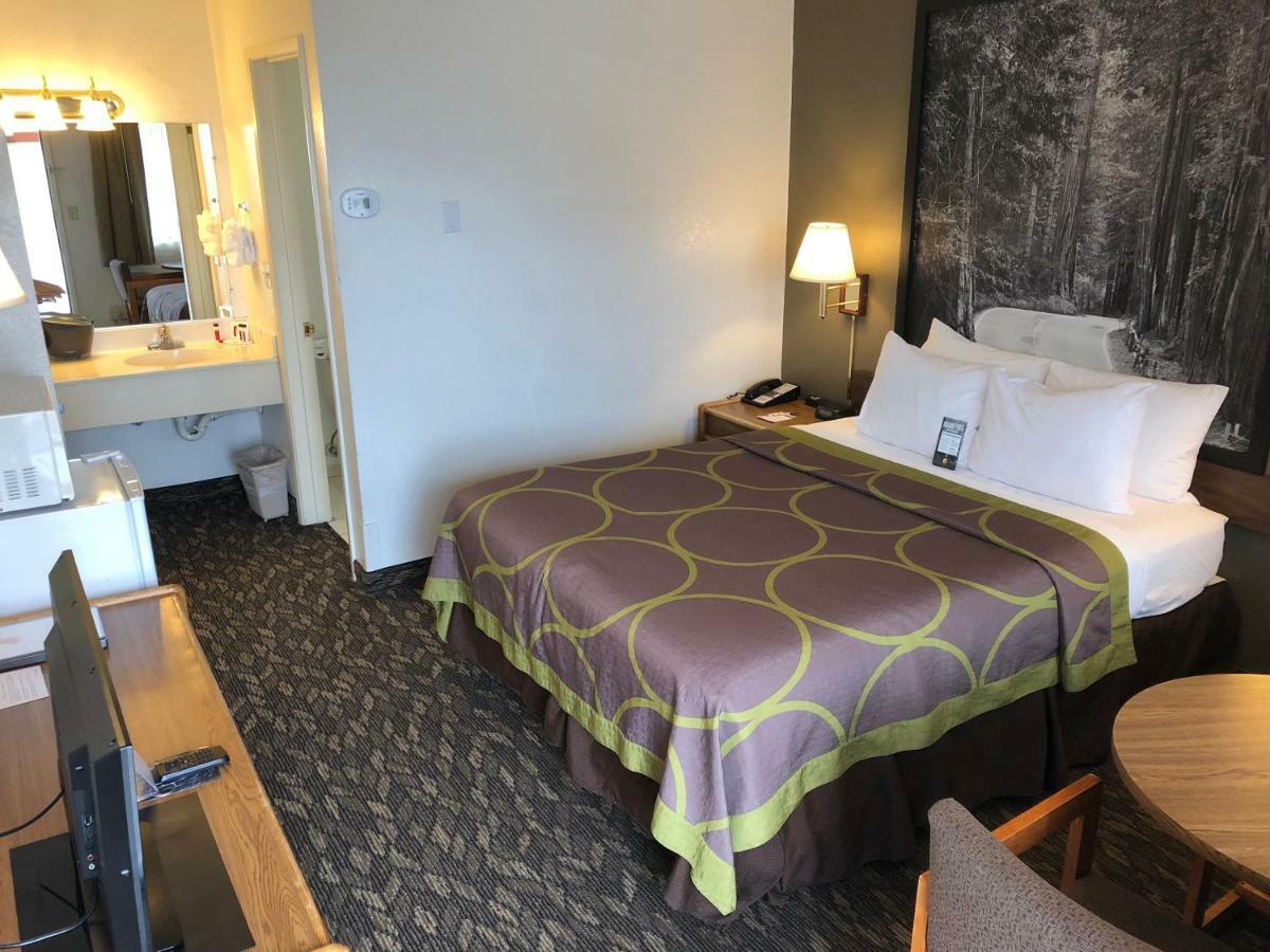 Super 8 By Wyndham Fort Bragg Zewnętrze zdjęcie